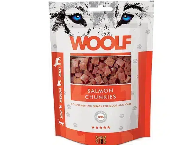 Przekąski dla Dobermana Woolf Salmon Chunkies 100g – Naturalne Smakołyki z Łososiem 91%